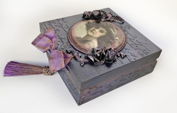 Małe pudełko vintage