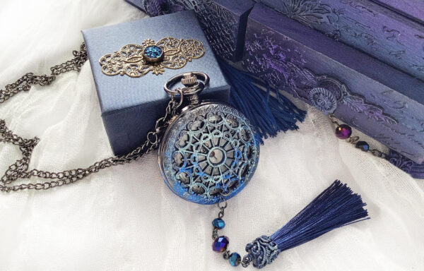 Zegarek kieszonkowy w błękitach